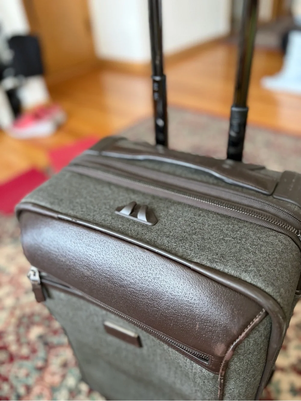 Tumi Astor Osborne 4-Wheeled International Carry on luggage